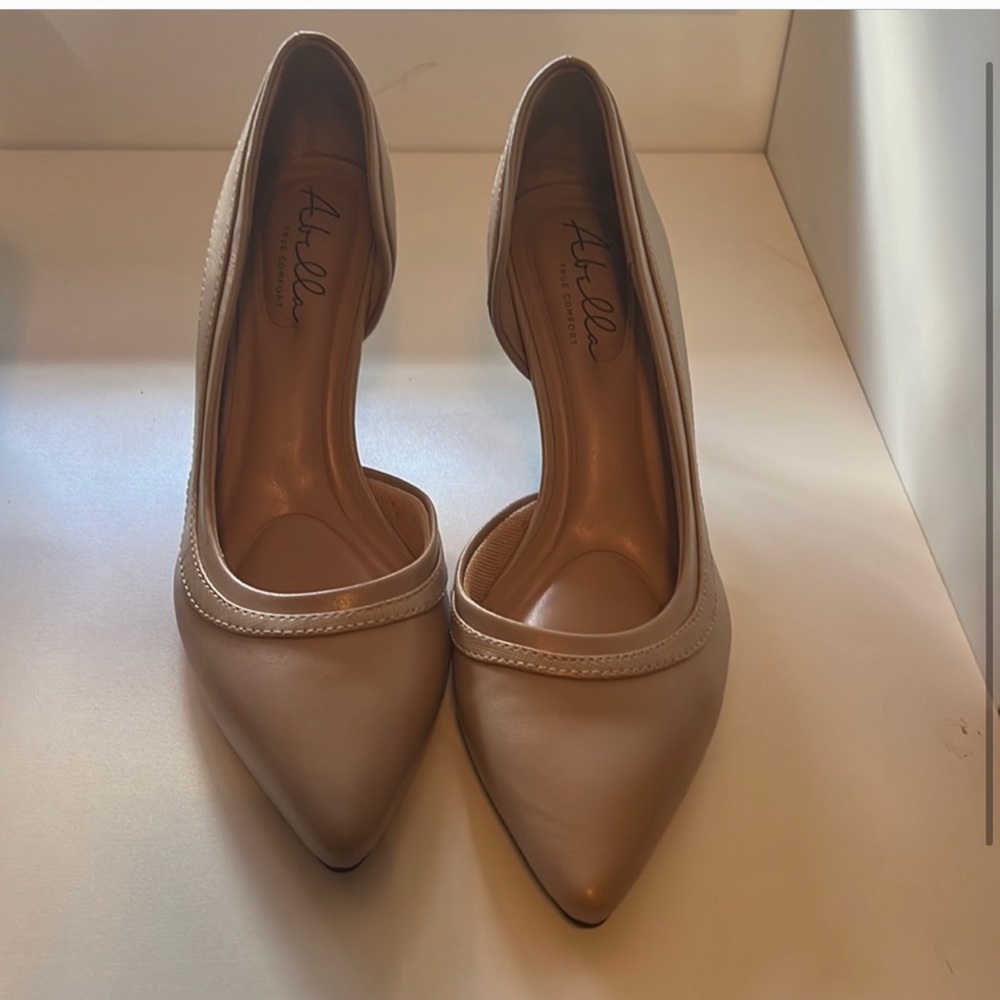 Abella size 9 shoe